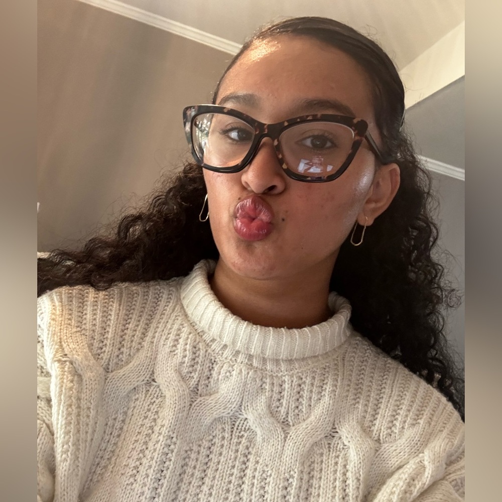 Meet your Posher, Mia